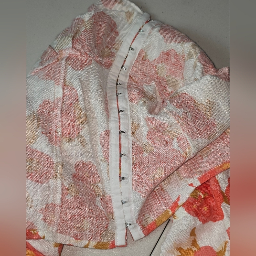 NWT Siena Sky Cropped Floral Cottagecore Milkmaid Smocked Top Size Small - Picture 5 of 8
